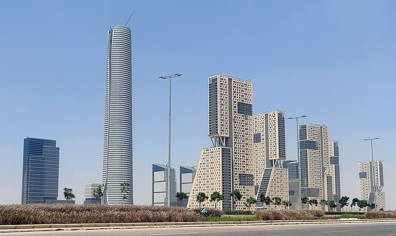 السوق العقاري المصري ينتقل من التوسع السريع إلى النضج: رقابة على التمويل ومنصات إعادة بيع