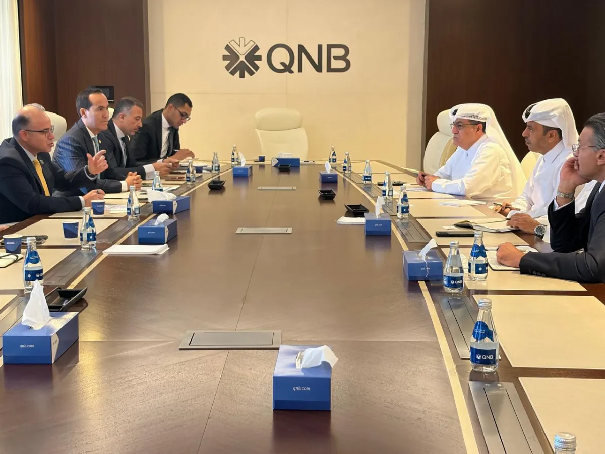 وزير الاستثمار يبحث مع QNB الترويج للطروحات والمشروعات العقارية